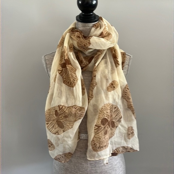 Italy Design 100 % polyester super lightweight and flows.  Has a skull design. - Picture 1 of 6